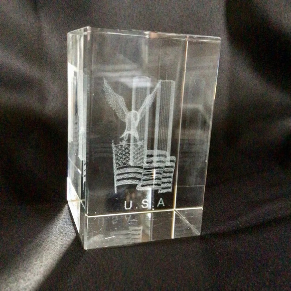 3D Laser Etched Cube Twin Towers with Eagle and American Flag - Picture 2 of 7